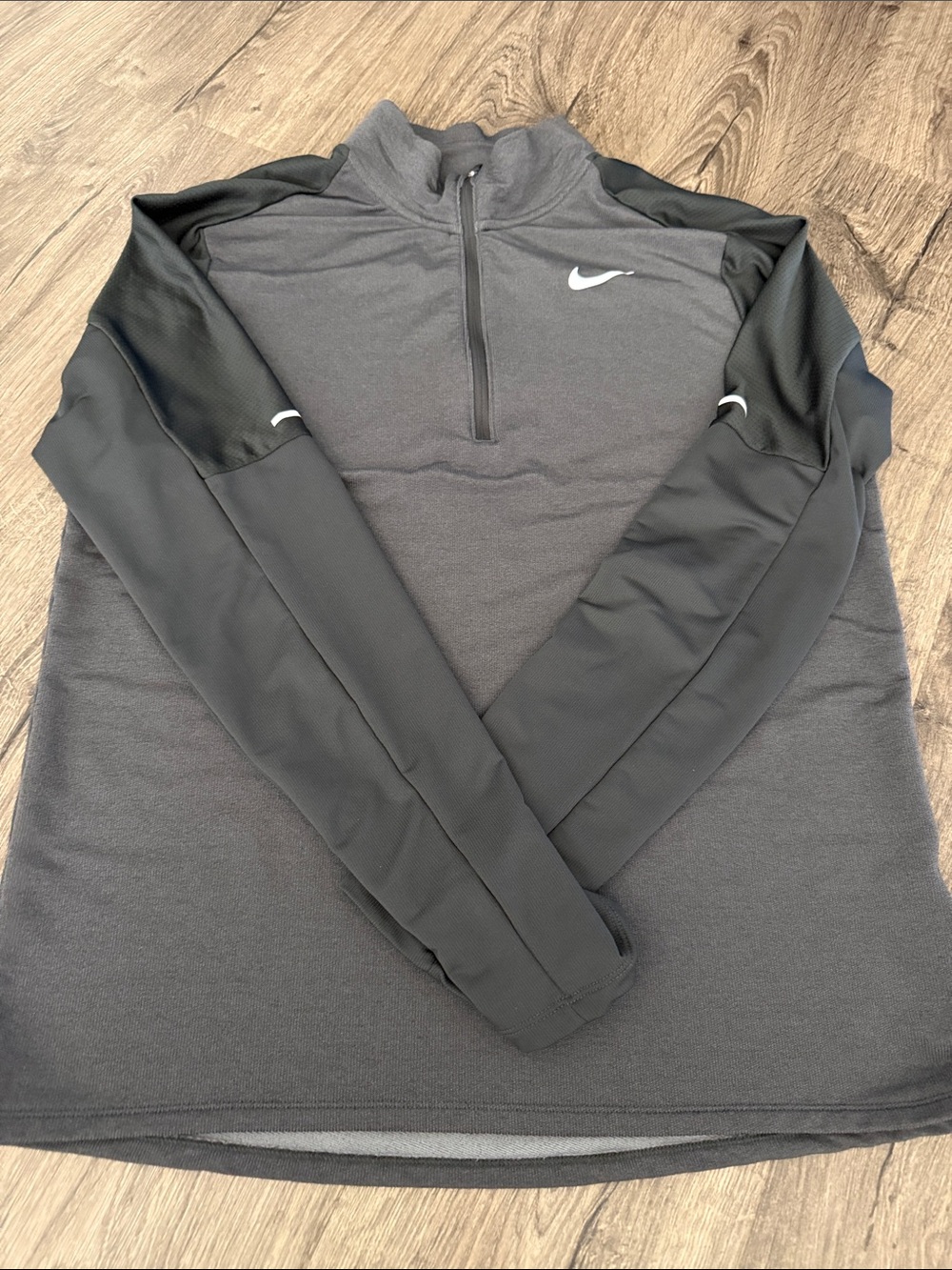 Men’s  NIKE dri- Fit  
zip pullover running jacket LARGE
